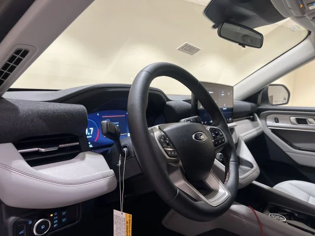 New 2026 Star White Metallic Tri-Coat Ford Active image 9