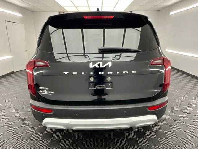 Used 2022 Black Kia LX image 24