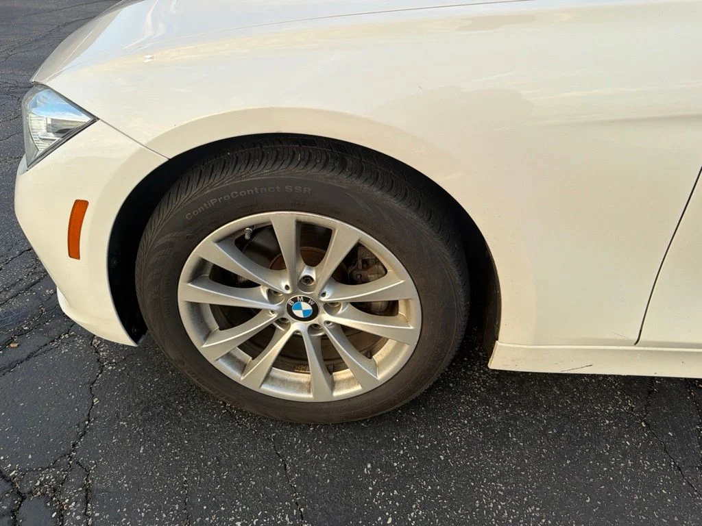 Used 2018 White BMW 320i xDrive image 2