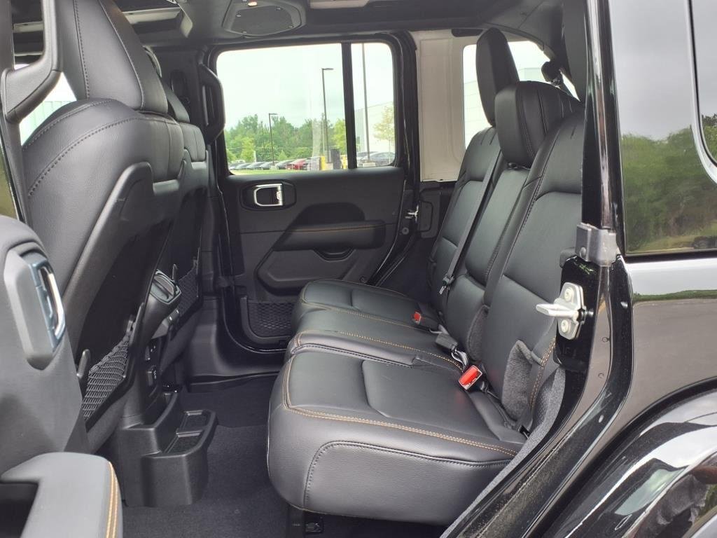 Used 2025 Black Clearcoat Jeep Sahara image 23