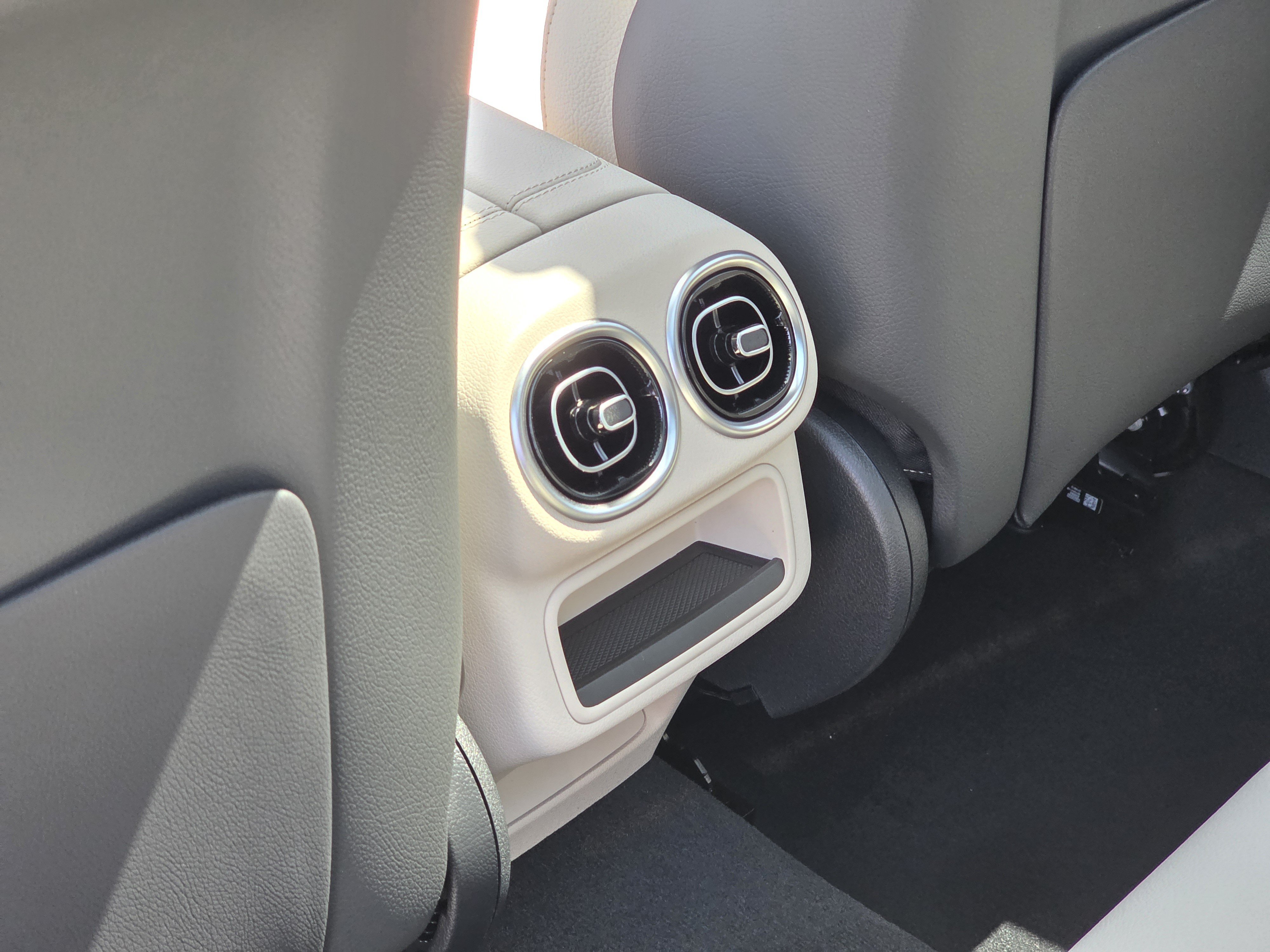 New 2026 Polar White Mercedes-Benz GLC 300 image 45