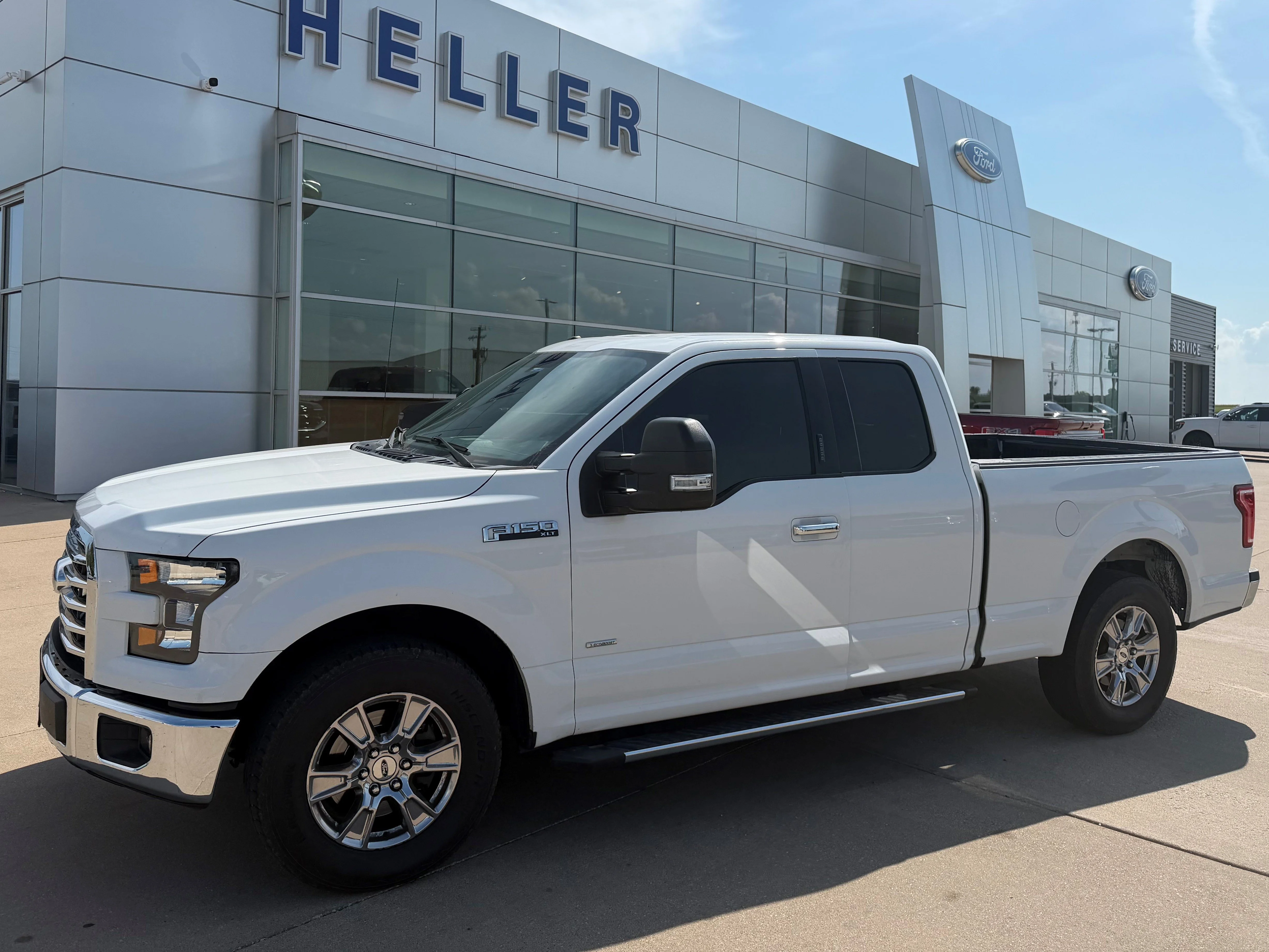 Used 2016 Oxford White Ford XLT image 3