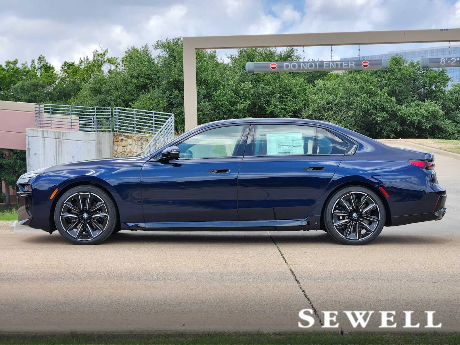New 2026 Tanzanite Blue II Metallic BMW 760i xDrive image 2