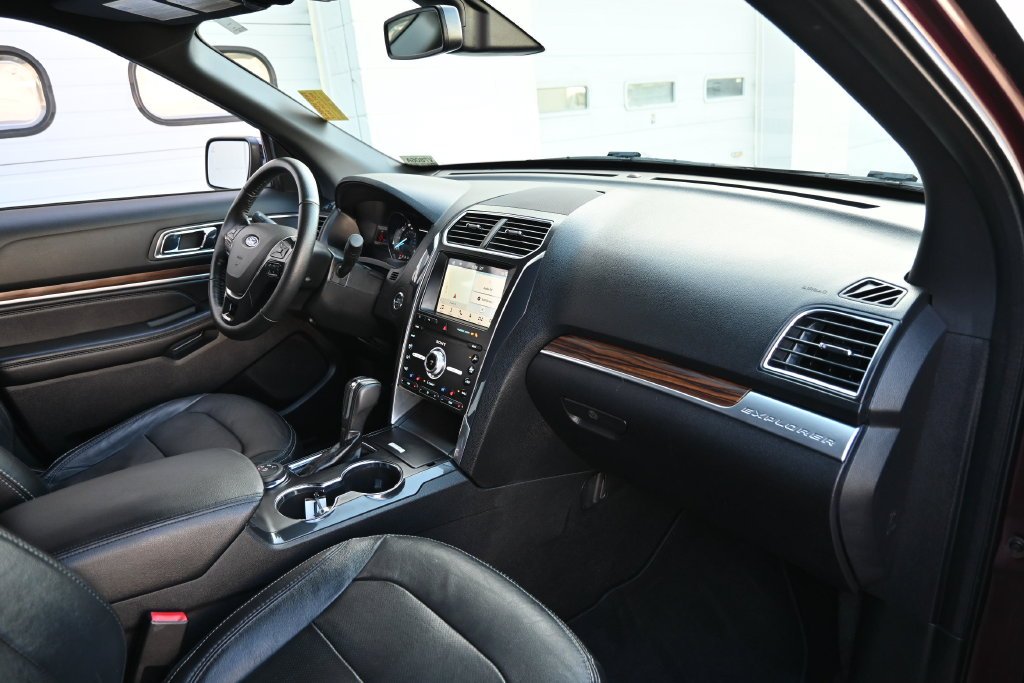 Used 2019 Burgundy Ford Limited image 22