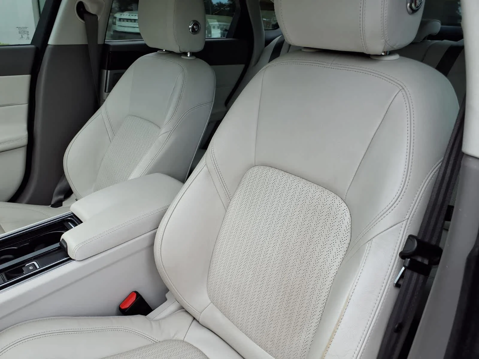 Used 2016 Polaris White Jaguar 35t Prestige image 13