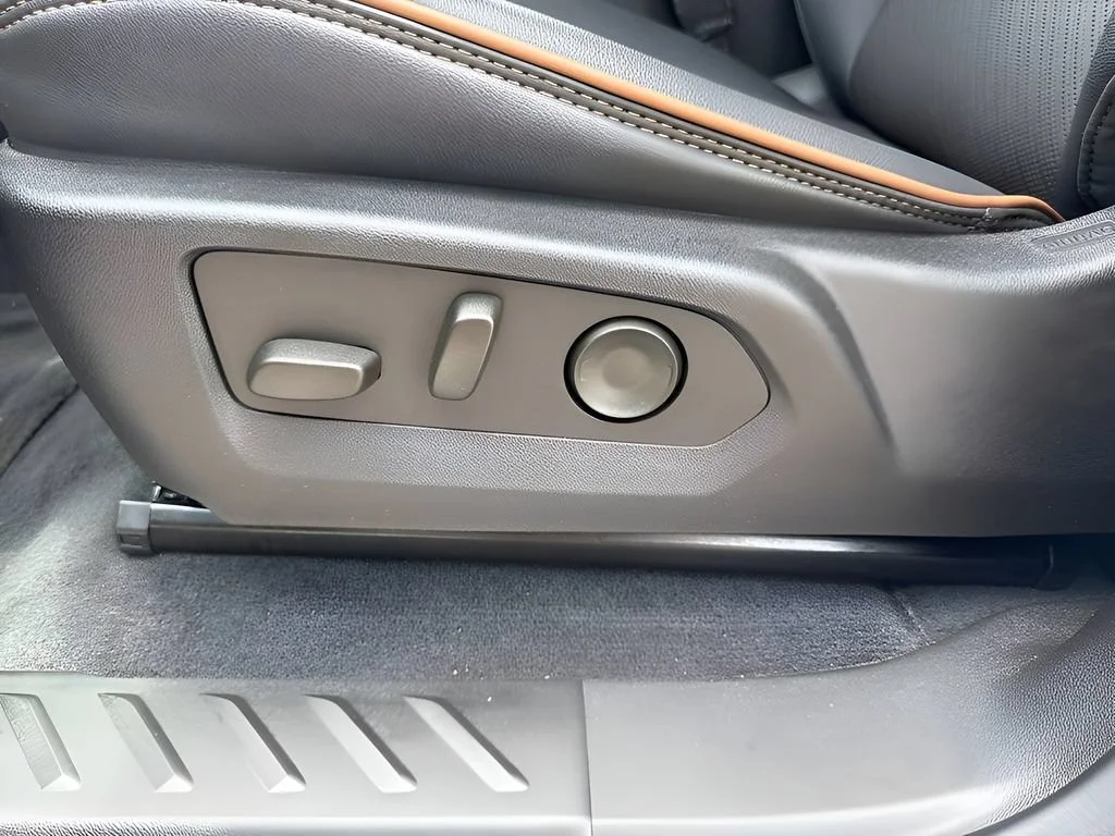 Used 2024 Summit White GMC AT4 image 32