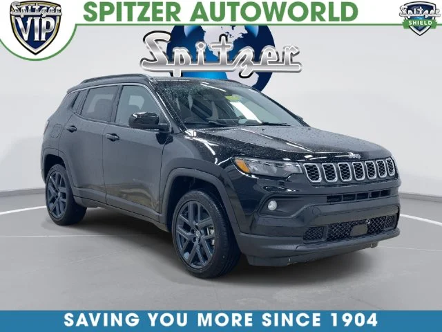 New 2026 Diamond Black Crystal Pearl-Coat Exterior Paint Jeep Latitude image 1