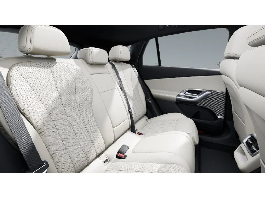 New 2027 White Mercedes-Benz GLC 400 image 5