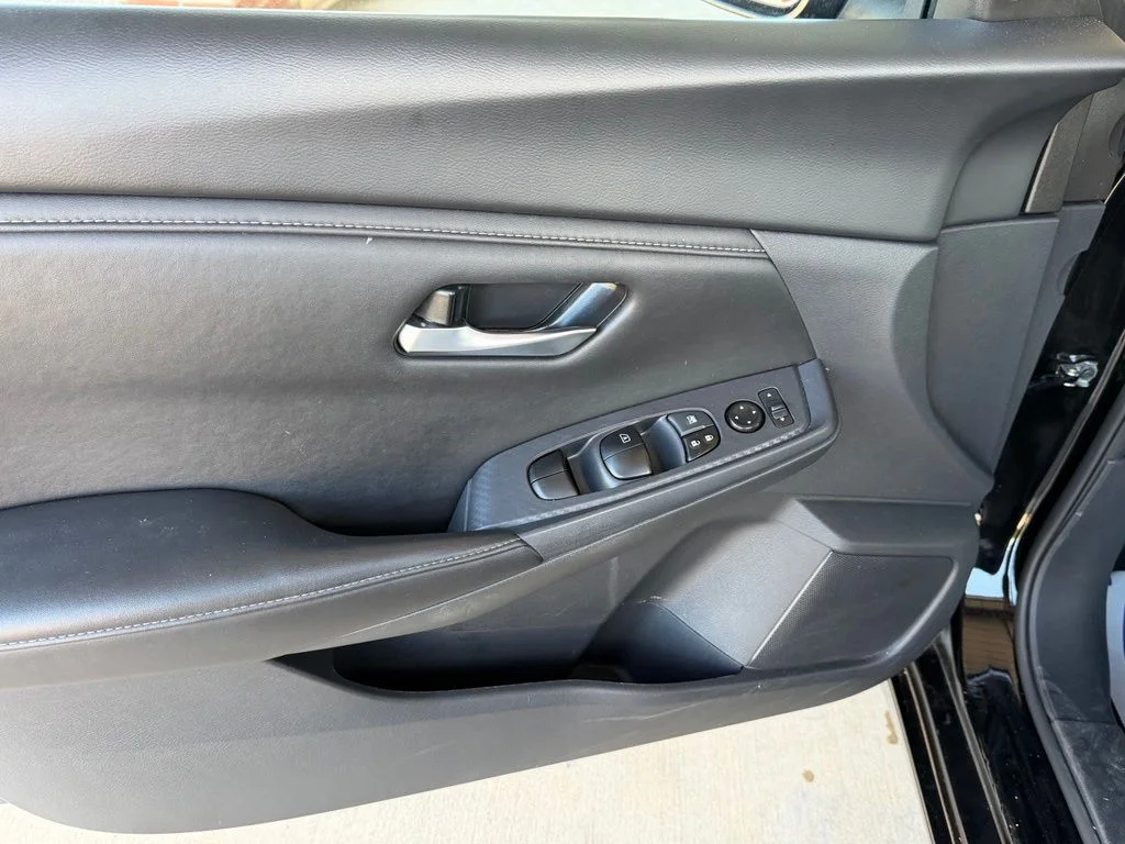 Used 2025 Super Black Nissan SV image 25