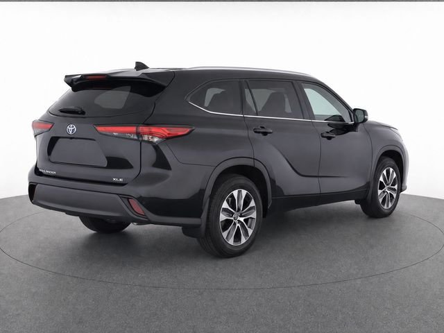 Used 2022 Black Toyota XLE image 4