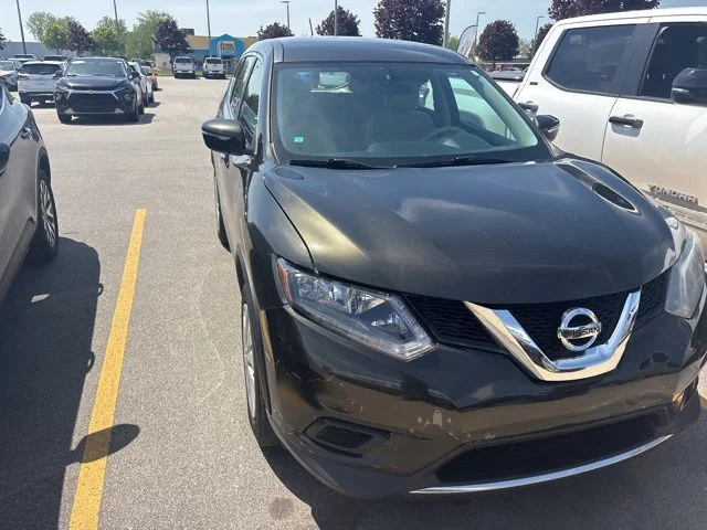 Used 2015 Black Nissan S image 4