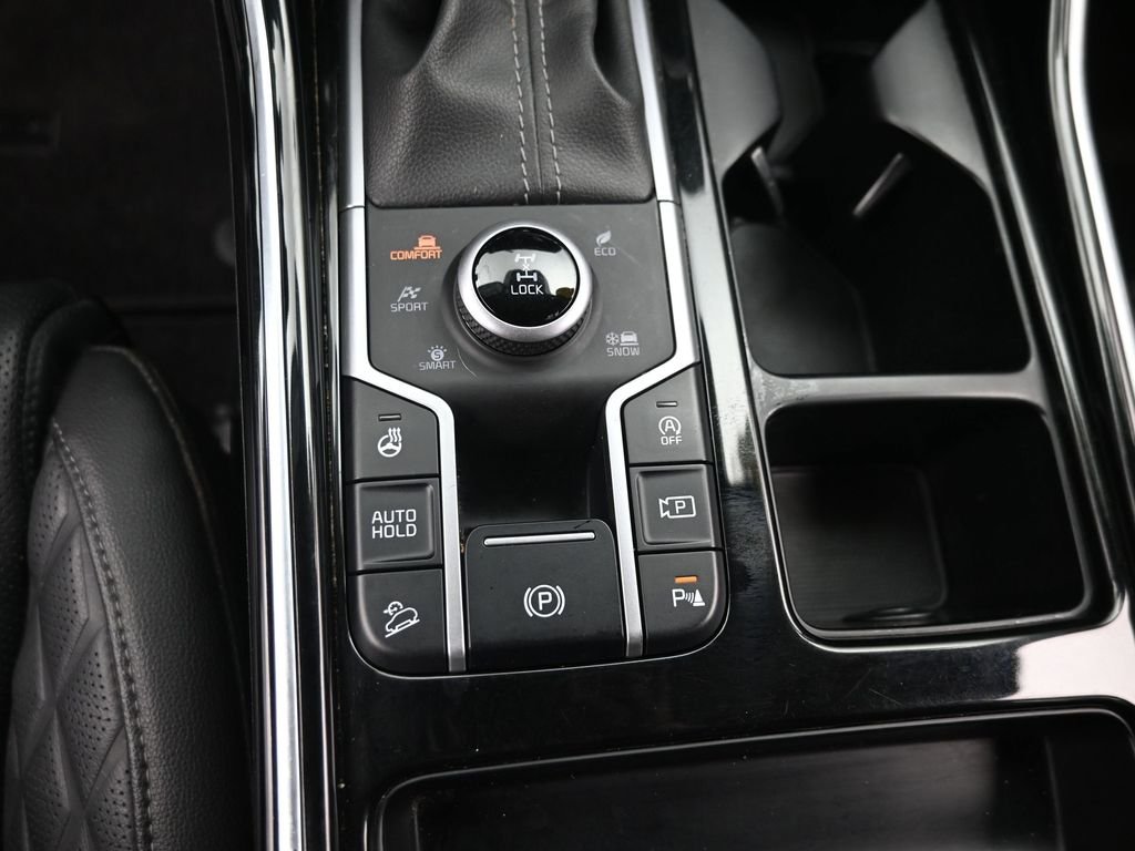 Used 2023 White Kia X-Line SX Prestige image 24