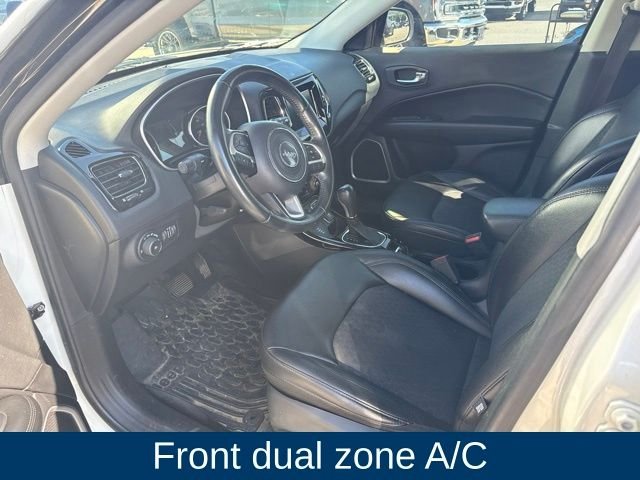Used 2019 White Jeep Latitude image 9