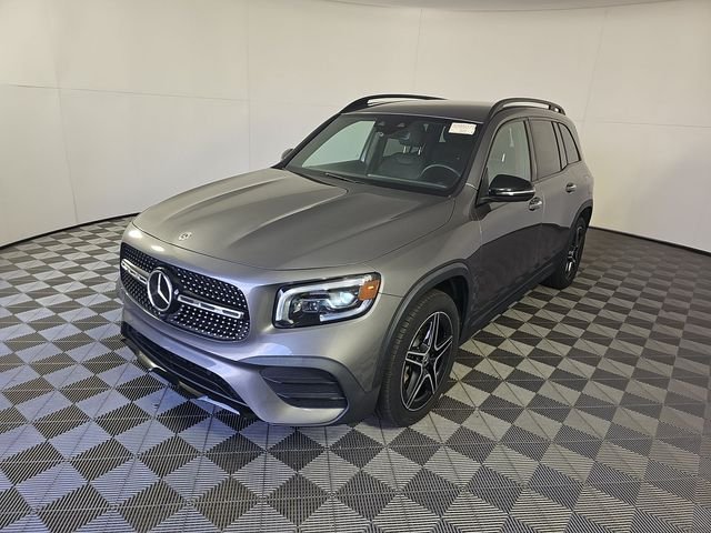 Used 2023  Mercedes-Benz GLB 250 image 1