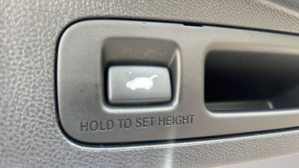 Used 2018 White Honda EX-L image 19