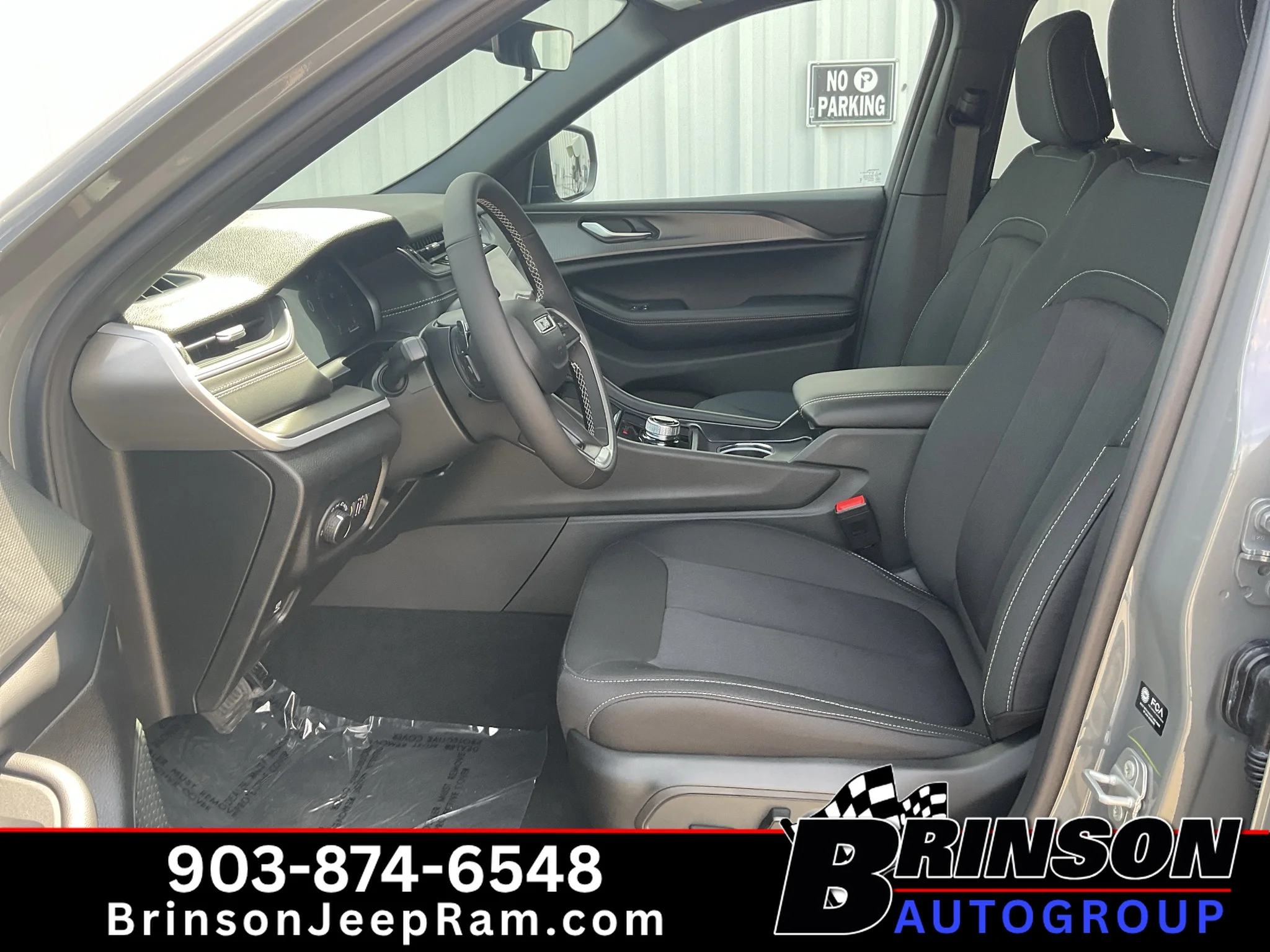New 2027 Sting-Gray Clearcoat Jeep Laredo X image 11