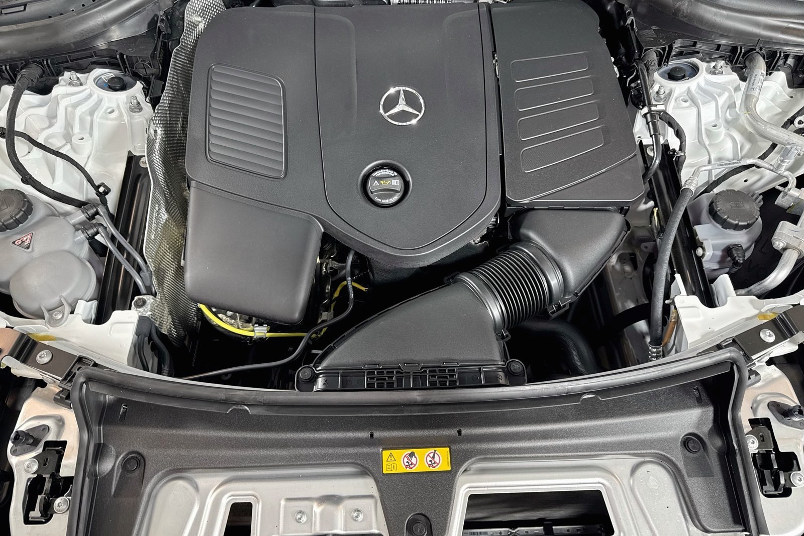 New 2026 Polar White Mercedes-Benz GLC 300 image 28