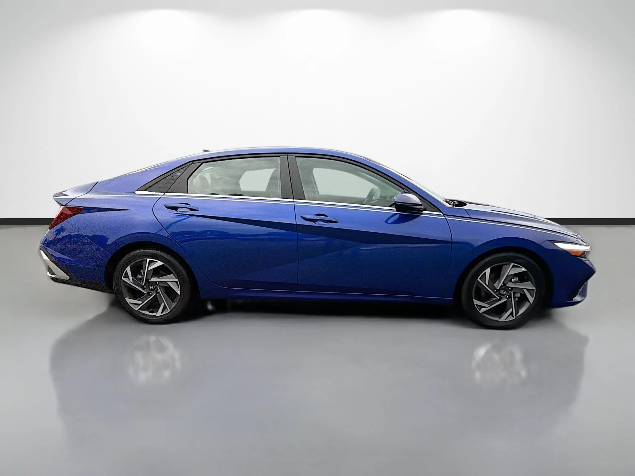Used 2025 Intense Blue Hyundai Limited image 2