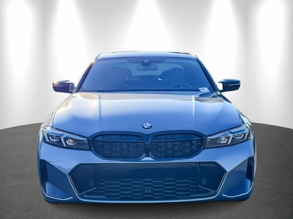 2023 BMW 3 Series photo 2