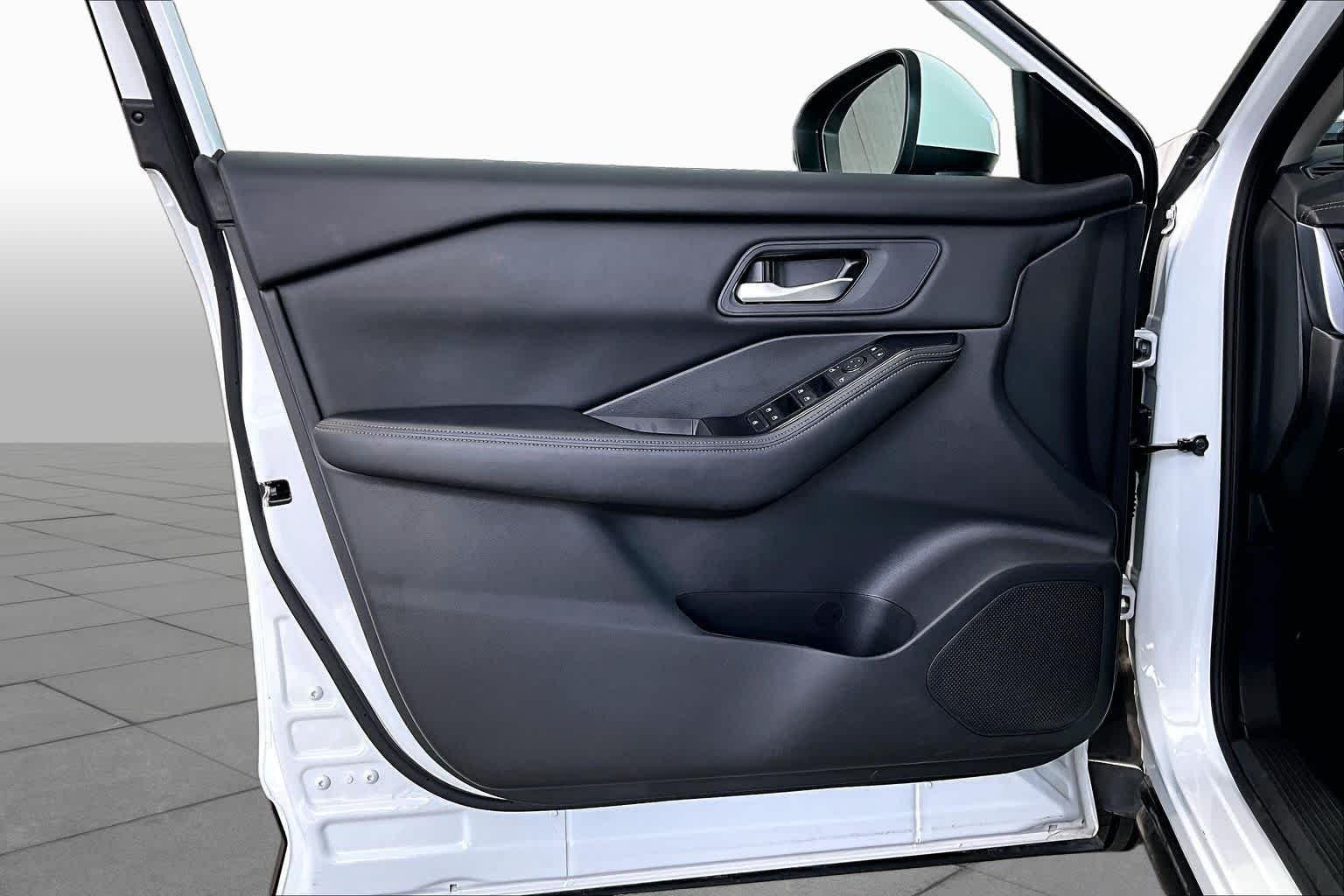 Certified Used 2025 Everest White Pearl Nissan SV image 21