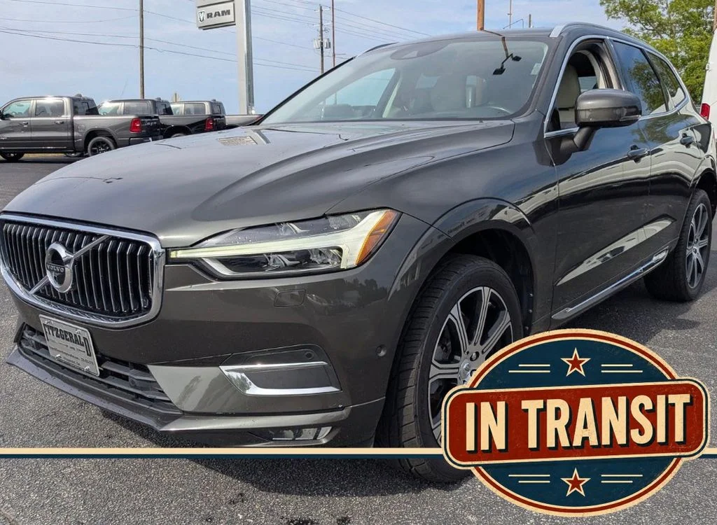 Used 2018 Green Volvo T6 Inscription image 1