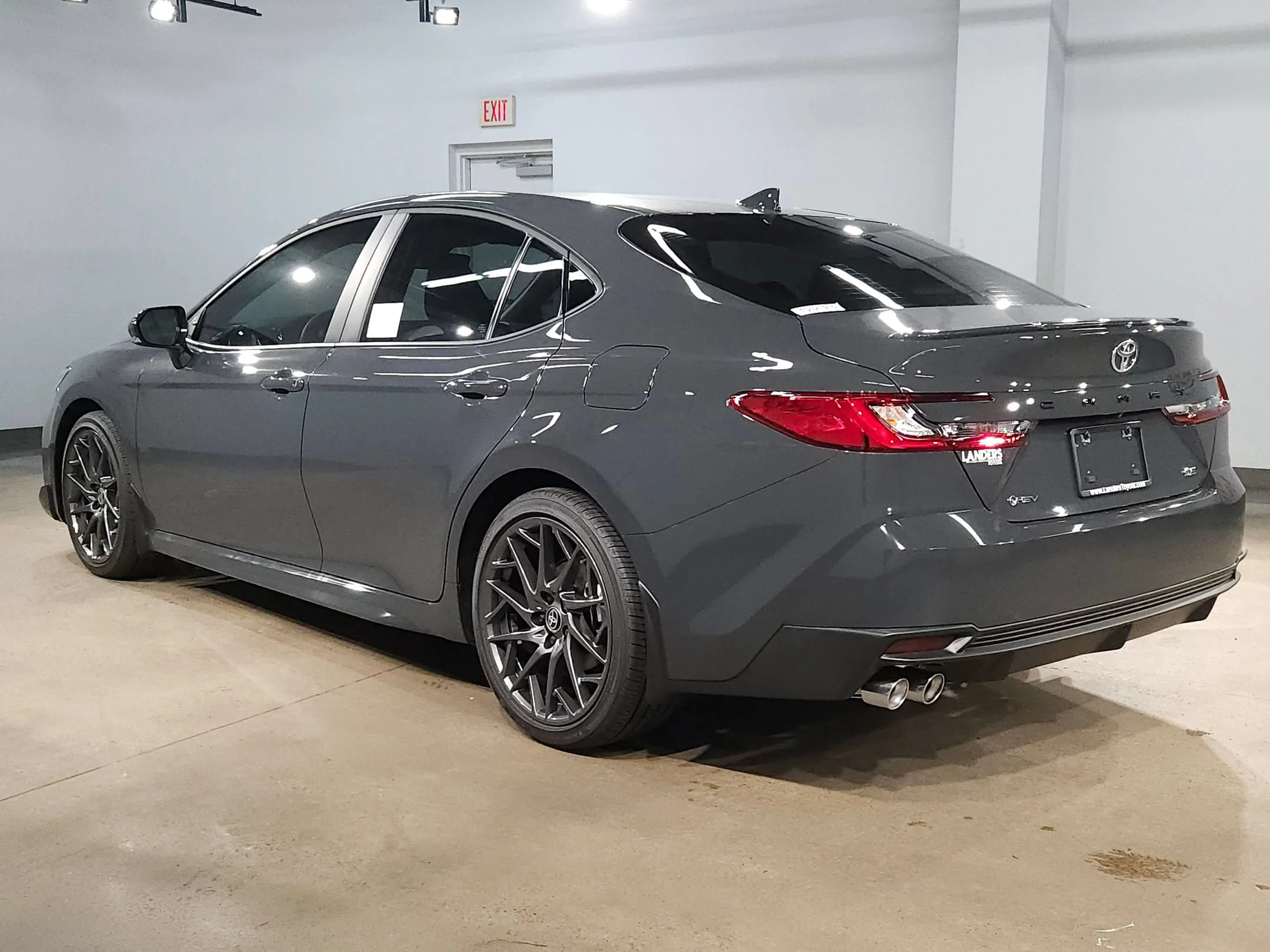 2026 Toyota Camry SE - Photo 9