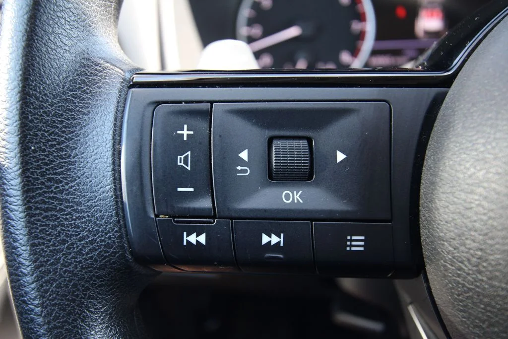 Used 2023 Gray Nissan SV image 18