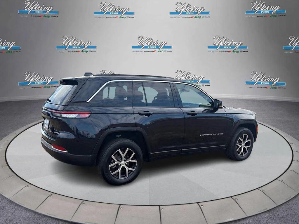 Used 2024 Midnight Sky Jeep Limited image 2