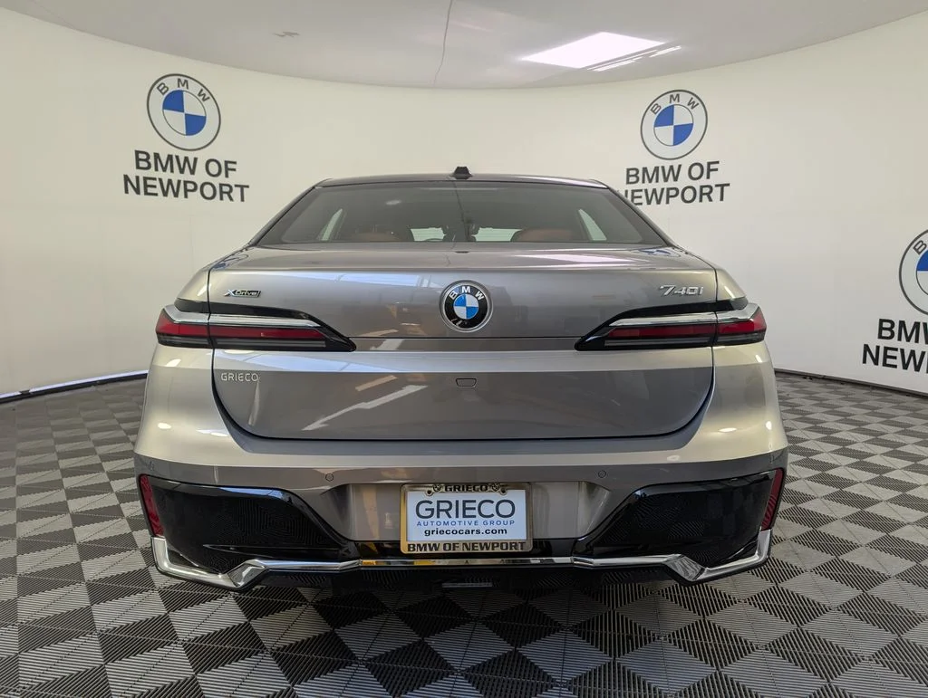2026 BMW 7 Series 740i - Photo 7