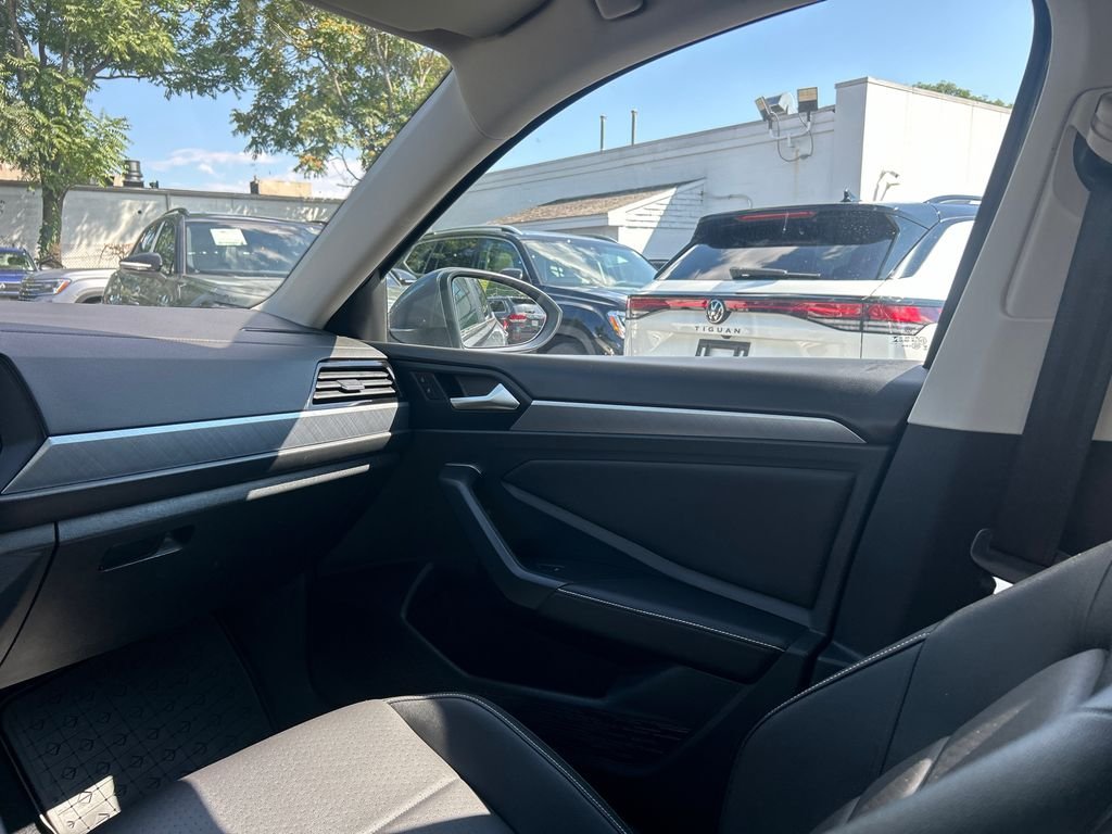 Used 2024 Gray Volkswagen 1.5T SE image 24