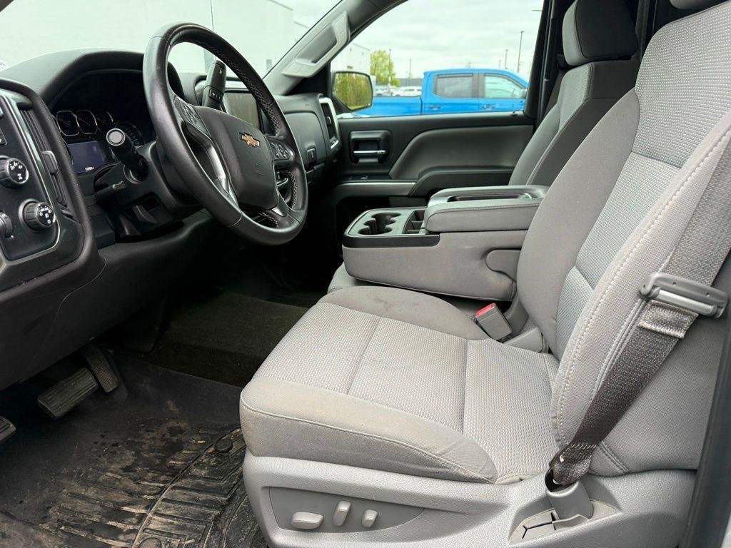 Used 2016 Silver Ice Metallic Chevrolet LT image 5