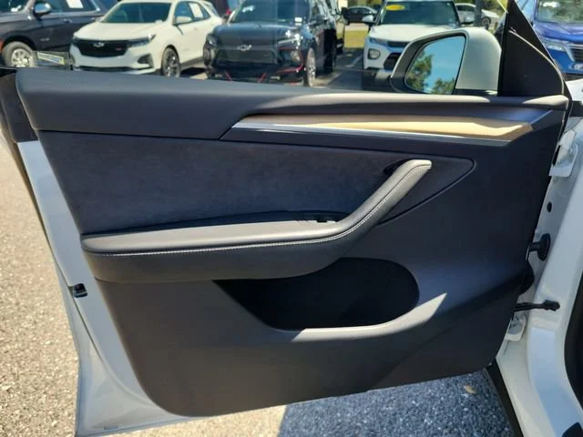 2023 Tesla Model Y Long Range - Photo 29