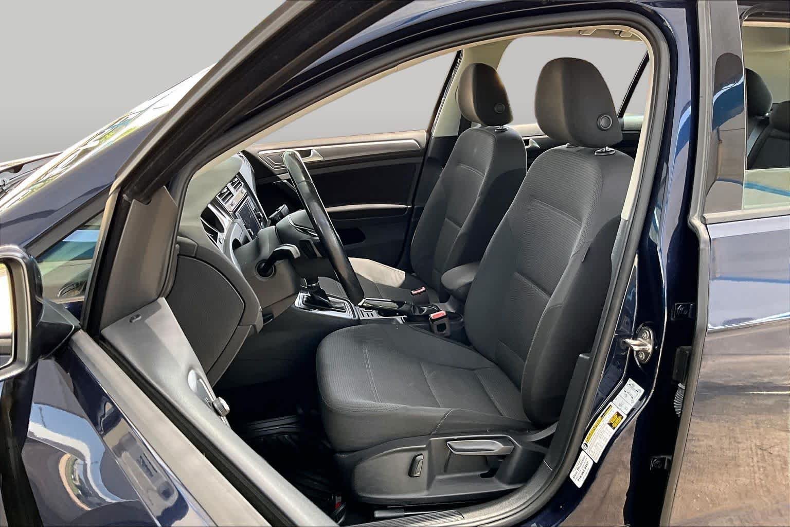 Used 2018 Night Blue Metallic Volkswagen S image 8