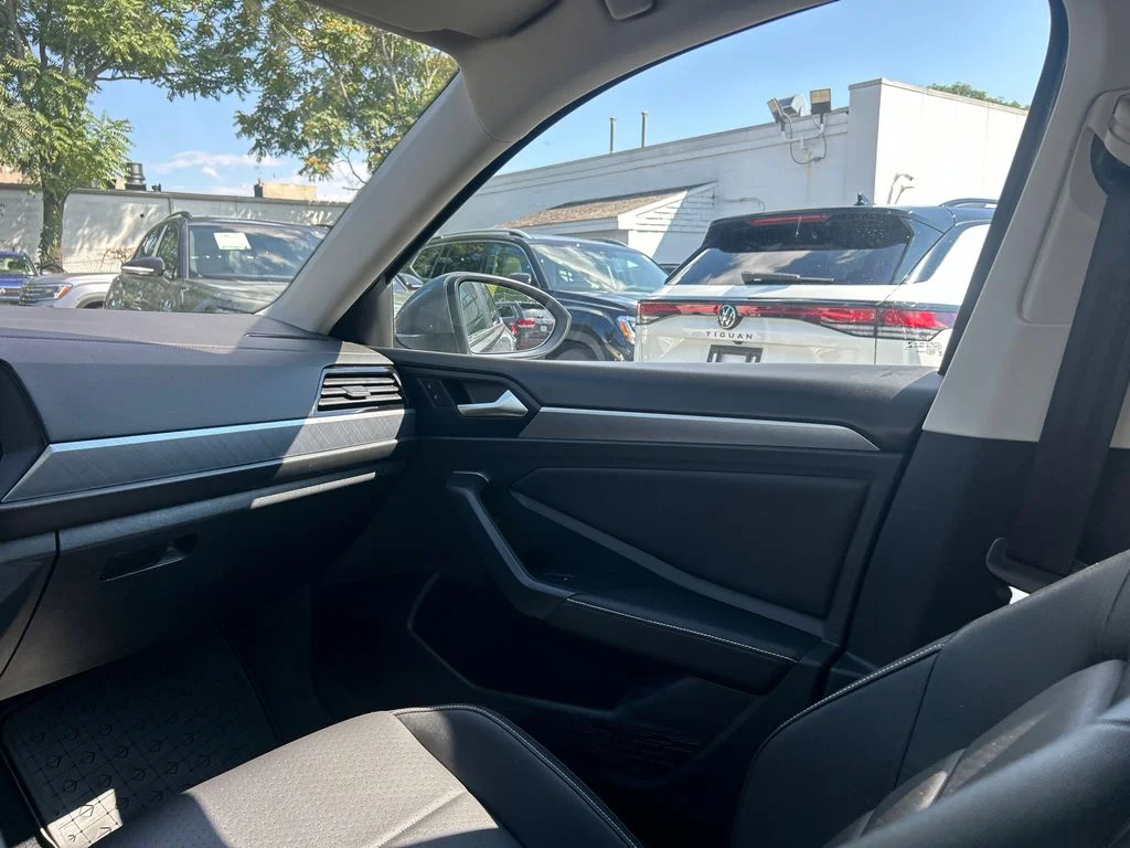 Used 2024 Gray Volkswagen 1.5T SE image 24