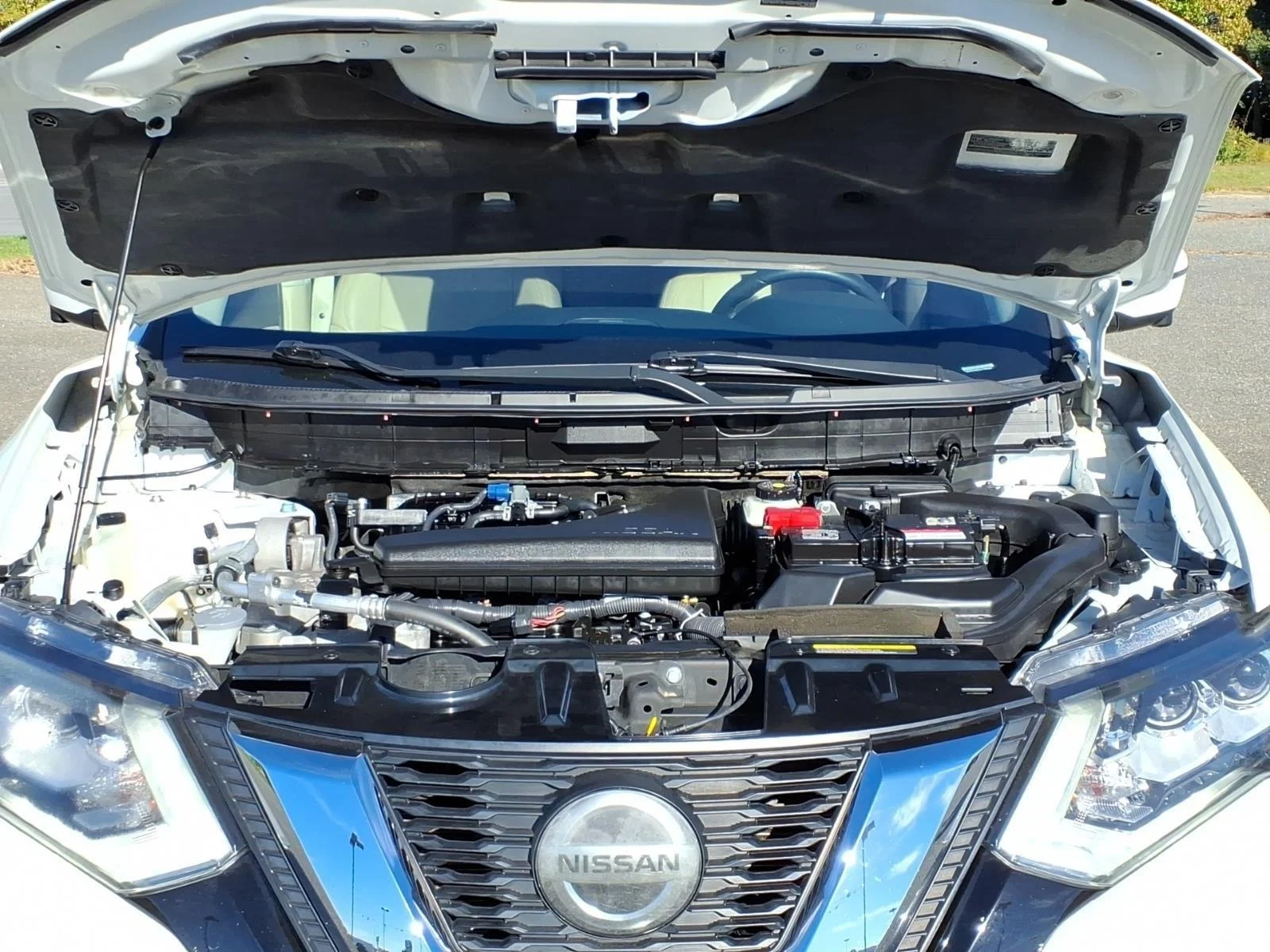 Used 2020 Pearl White Tricoat Nissan SL image 33