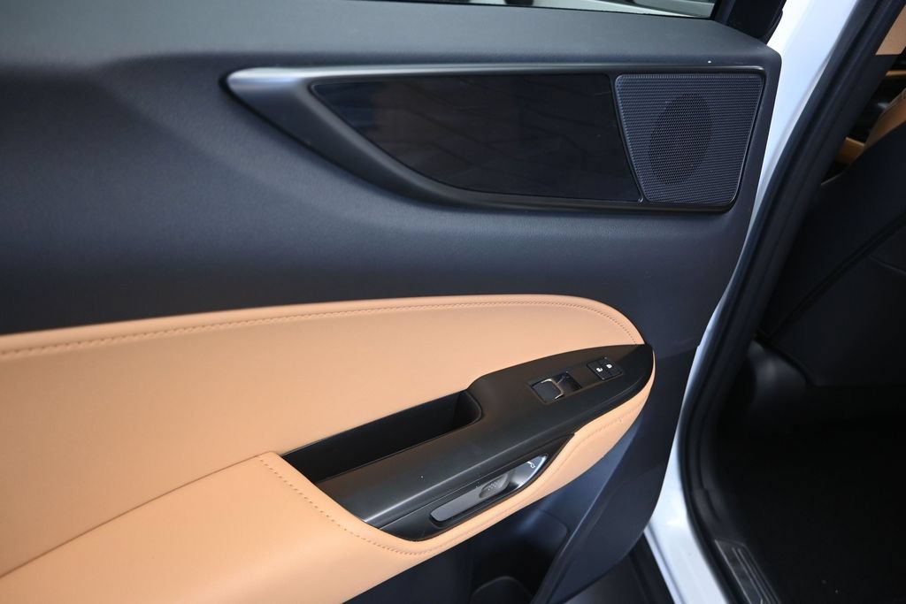 2025 Lexus NX 350 - Photo 15