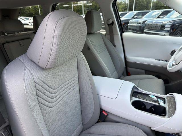 New 2027 Blue Hyundai SE FWD image 14