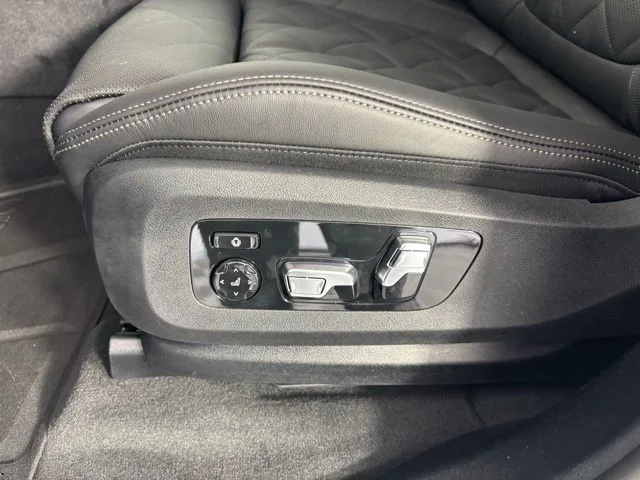 New 2026 Alpine White BMW xDrive40i image 17