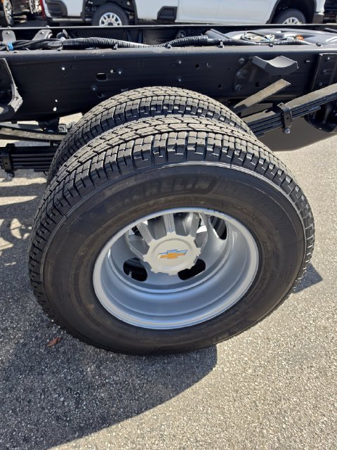 New 2026 Summit White Chevrolet Work Truck image 16