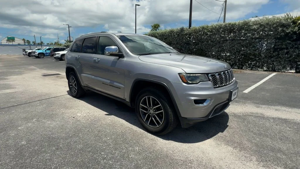 Used 2018 Billet Silver Metallic Jeep Limited image 2