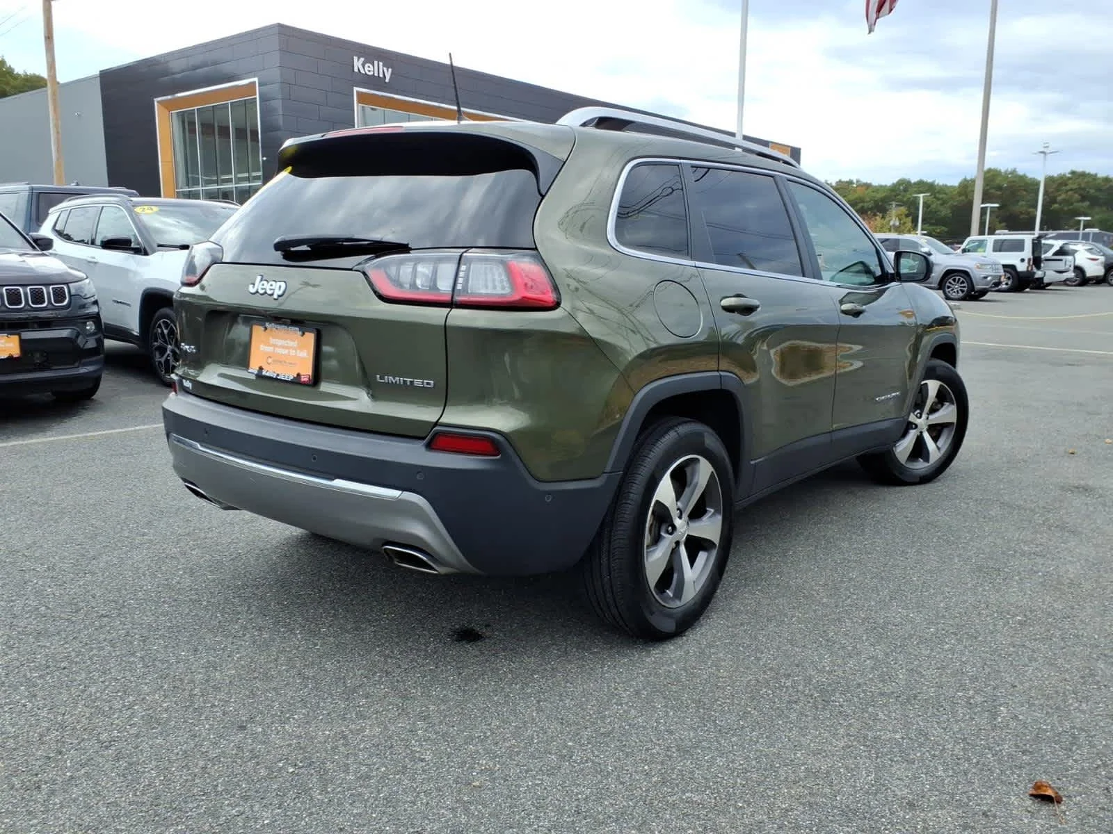 Certified Used 2021 Olive Green Pearl Coat Jeep Limited image 7