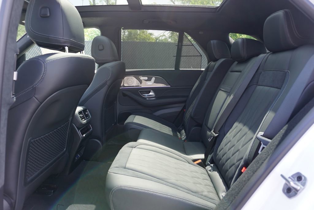 New 2026 MANUFAKTUR Moonlight White Metallic Mercedes-Benz GLE 63 S AMG® image 104