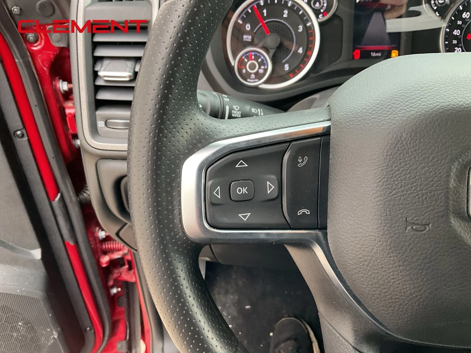 New 2026 Molten Red Pearl-Coat Exterior Paint RAM Tradesman image 12