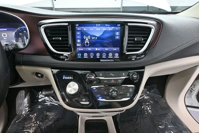 2020 Chrysler Pacifica Limited - Photo 33