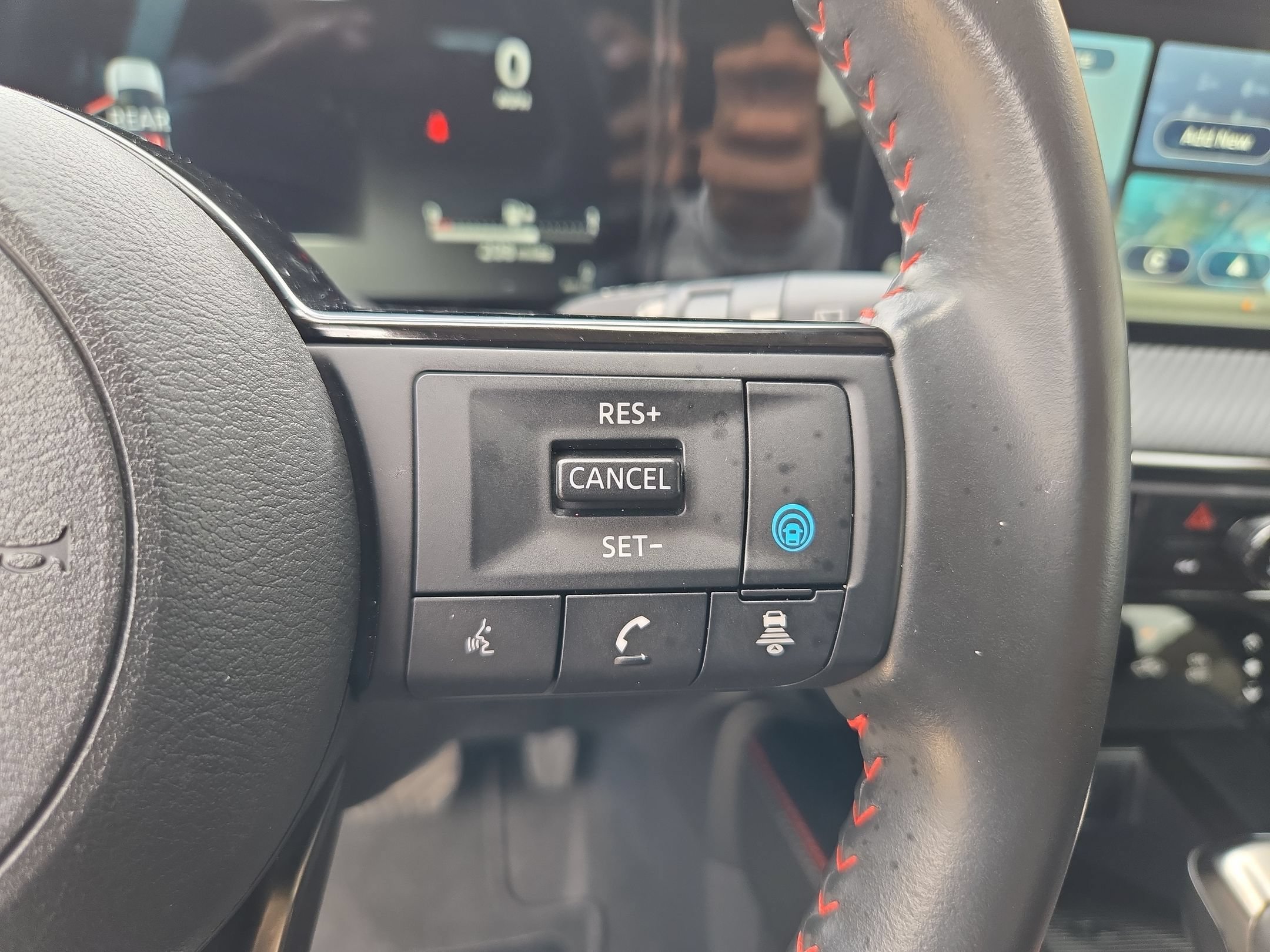 Used 2025 Aspen White Tricoat Nissan SR image 21