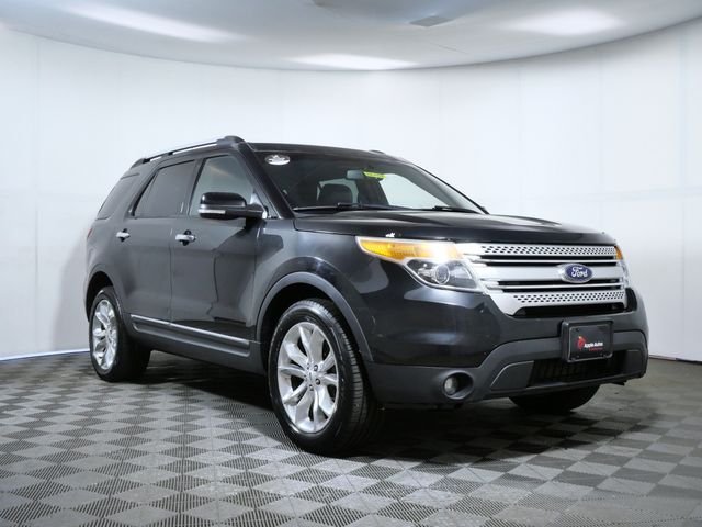 Used 2013 Black Ford XLT image 1