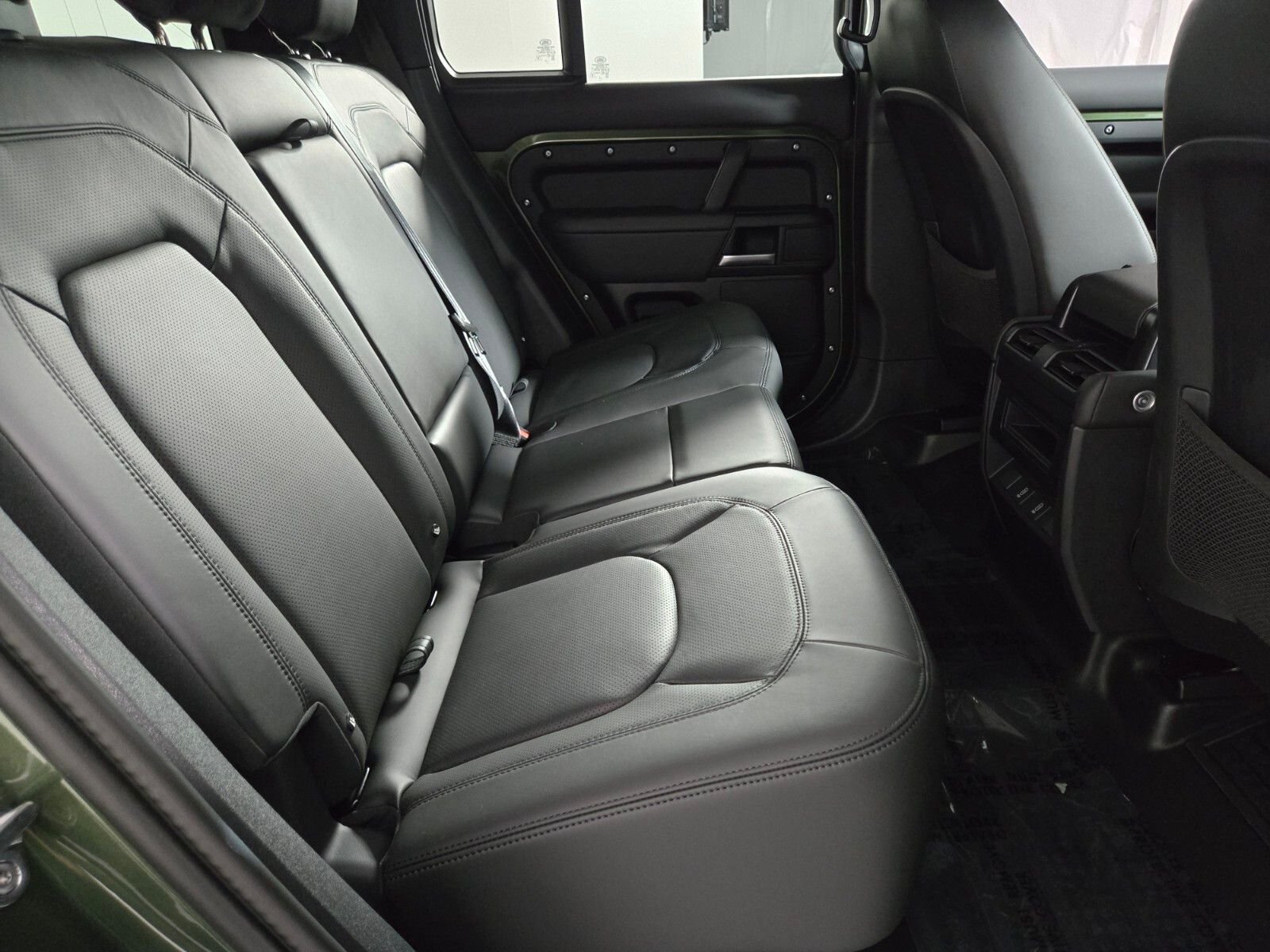 New 2026 Woolstone Green Land Rover X-Dynamic SE image 18