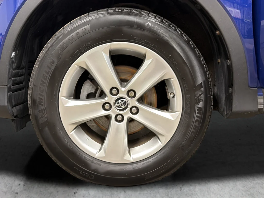 Used 2015 Blue Toyota XLE image 36