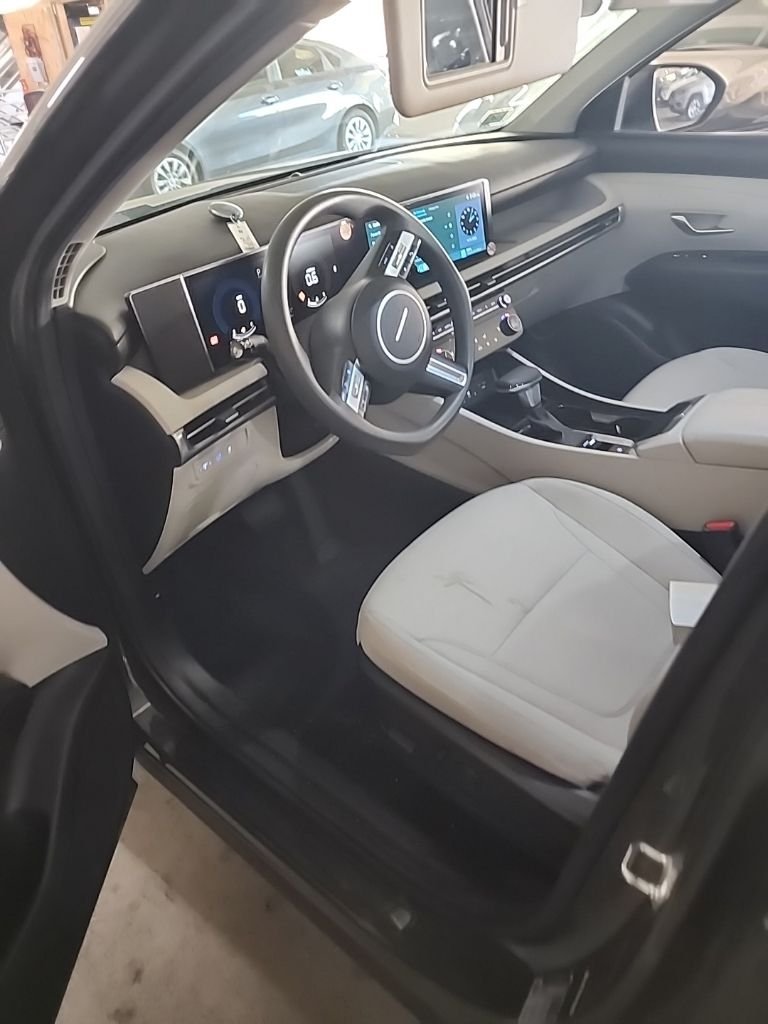 Certified Used 2025 Green Hyundai SEL image 6