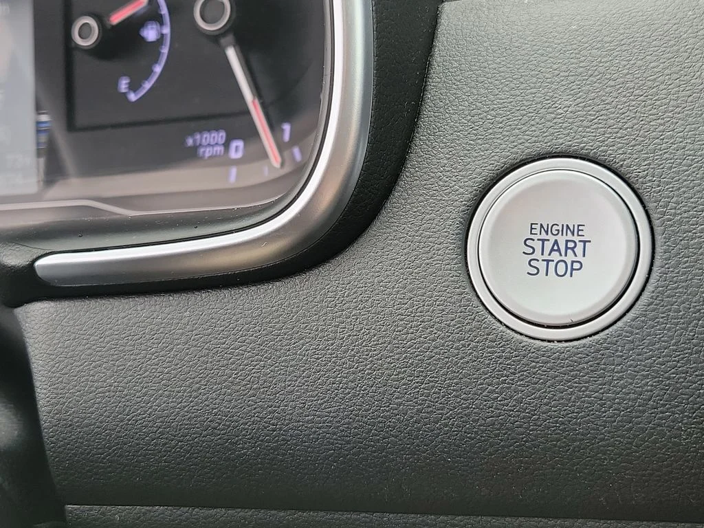 Used 2024 Silver Hyundai SEL image 34